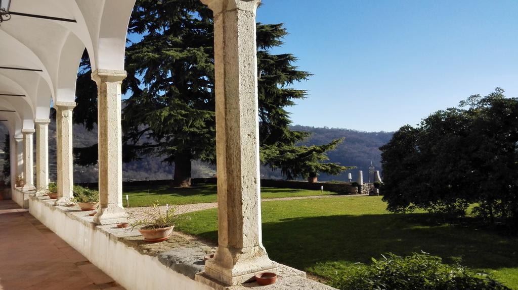 Castello Degli Angeli Guest house *